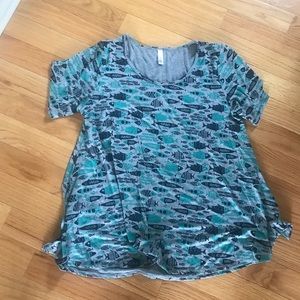 LuLaRoe 2X Perfect Tee. 🐠 🐟 🎣 Fish
